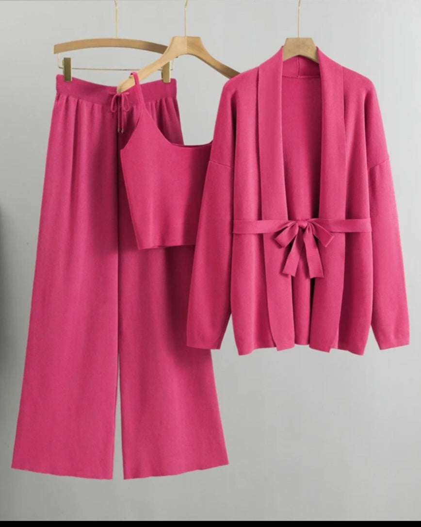 Exclusive knitwear set – 3-delig (vest, hemd & broek).