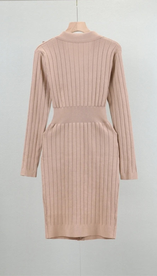 Getailleerde Jurk – Lange Mouwen & Gouden Knopen