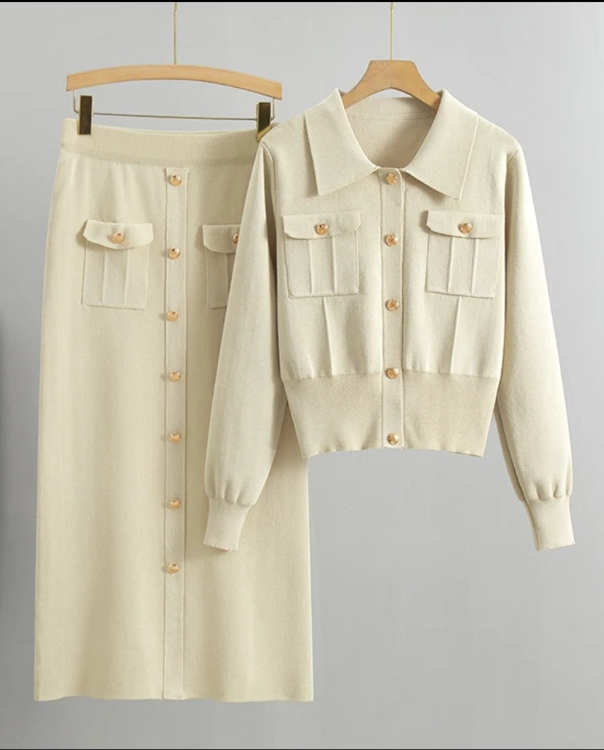 “2-delige Knitwear Set met Gouden Knopen – Comfortabel & Allround”